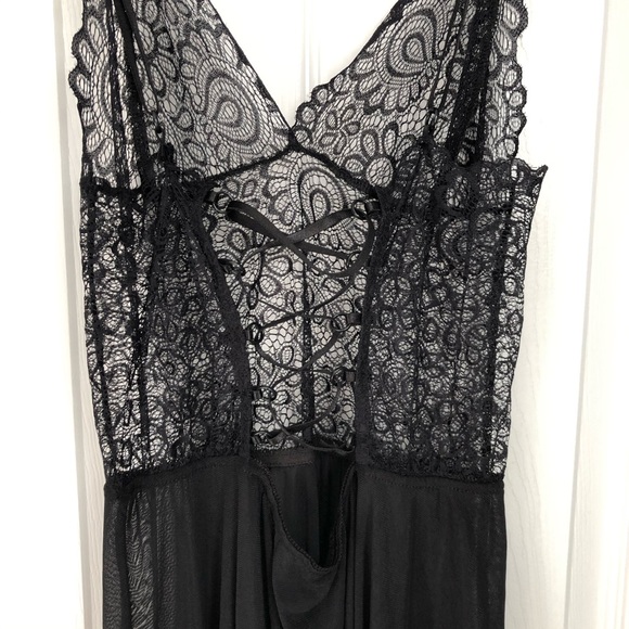 Black Lace Lingerie - Picture 3 of 3